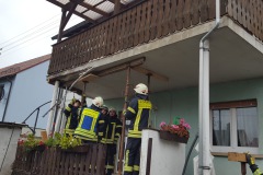 2017-11-11 Balkon droht herabzustürzen